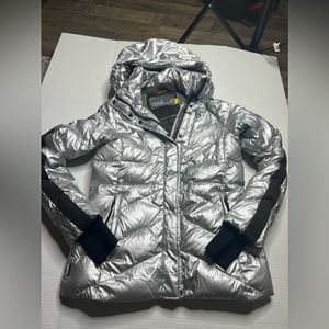 Women’s Rare Lolè Metallic warm puffer jacket with thumbholes like new size M